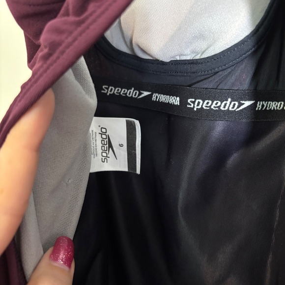 Speedo One Piece SwimSuit in Plum Women's Size 6 Excellent Condition - Picture 4 of 4